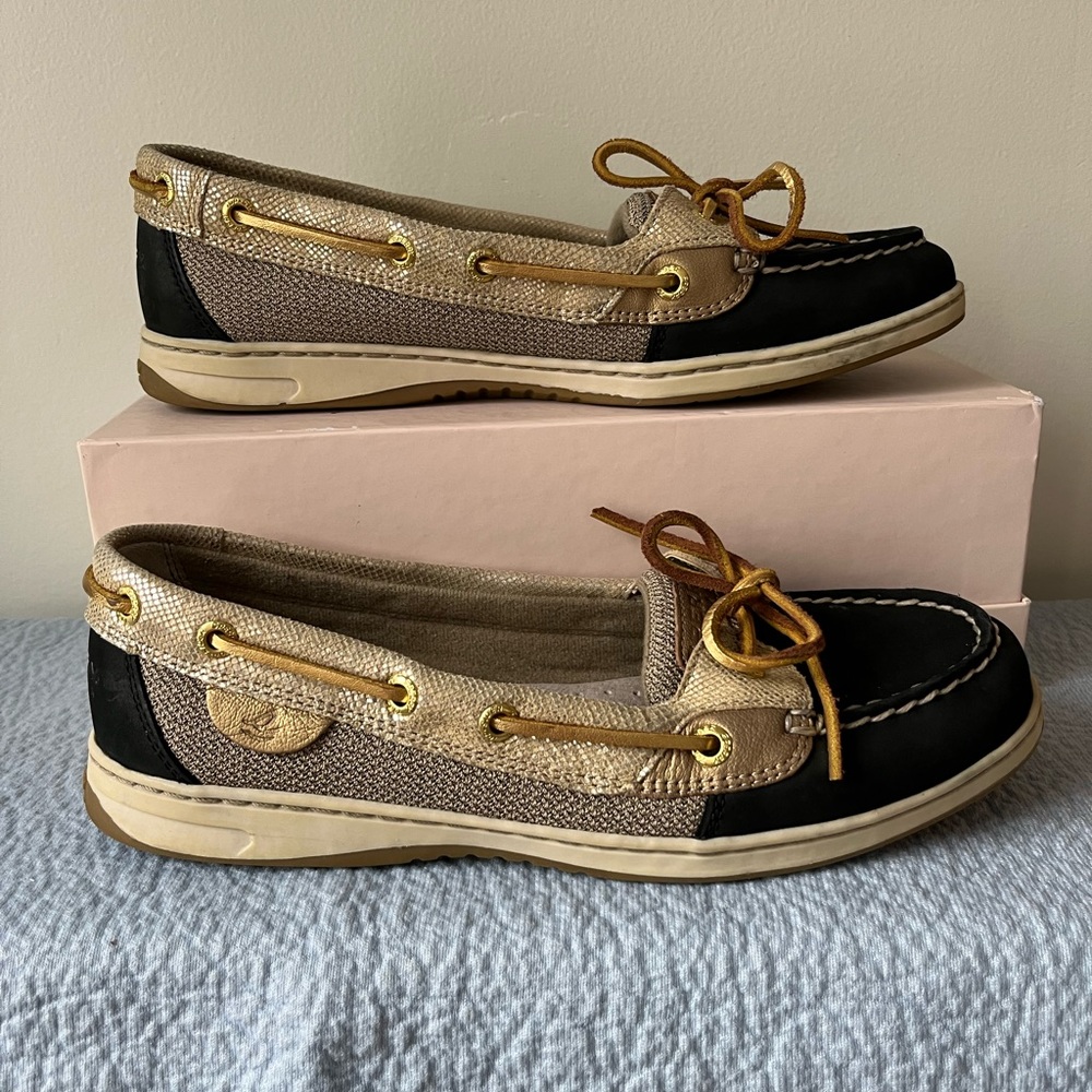 Women’s Sperry Topsider moccasin flats. Size 8.5